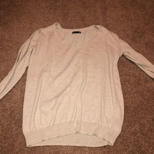 H&M cream v-neck sweater. Size Small